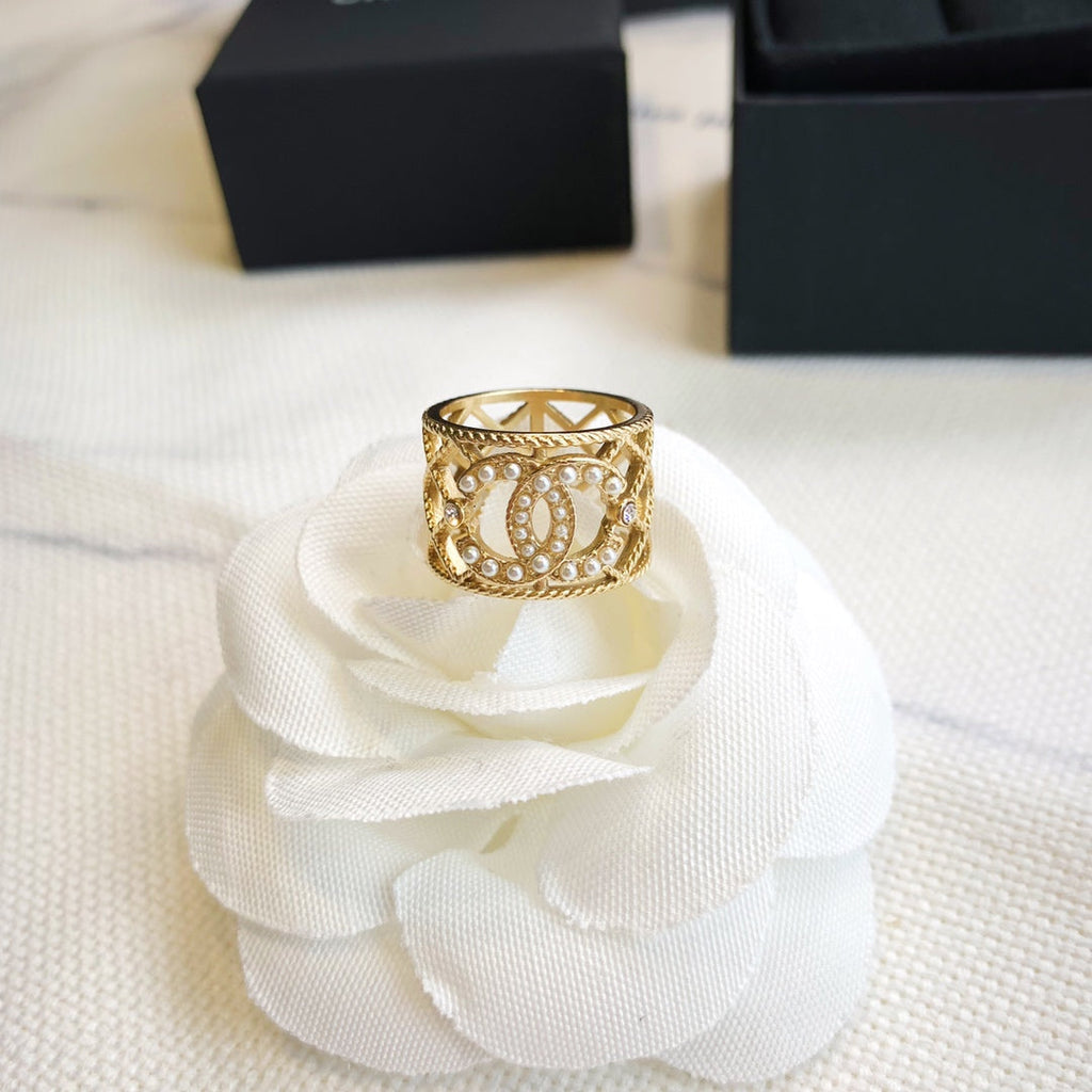Grid Pearl Ring