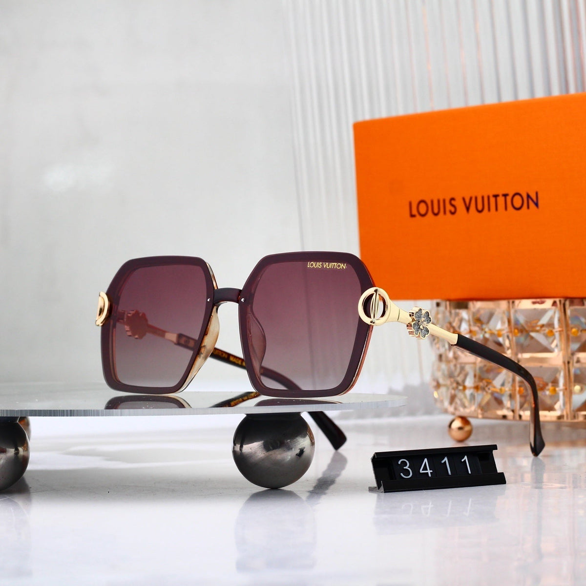 Blooming Whispers Oversized Sunglasses with Clover Detail (Model 3411)