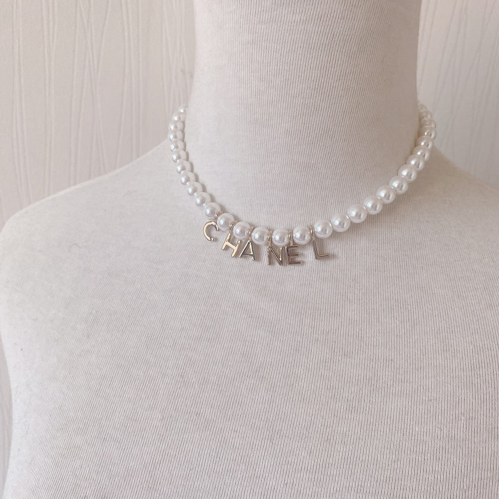 Fashionable Pearl Letter Pendant Necklace