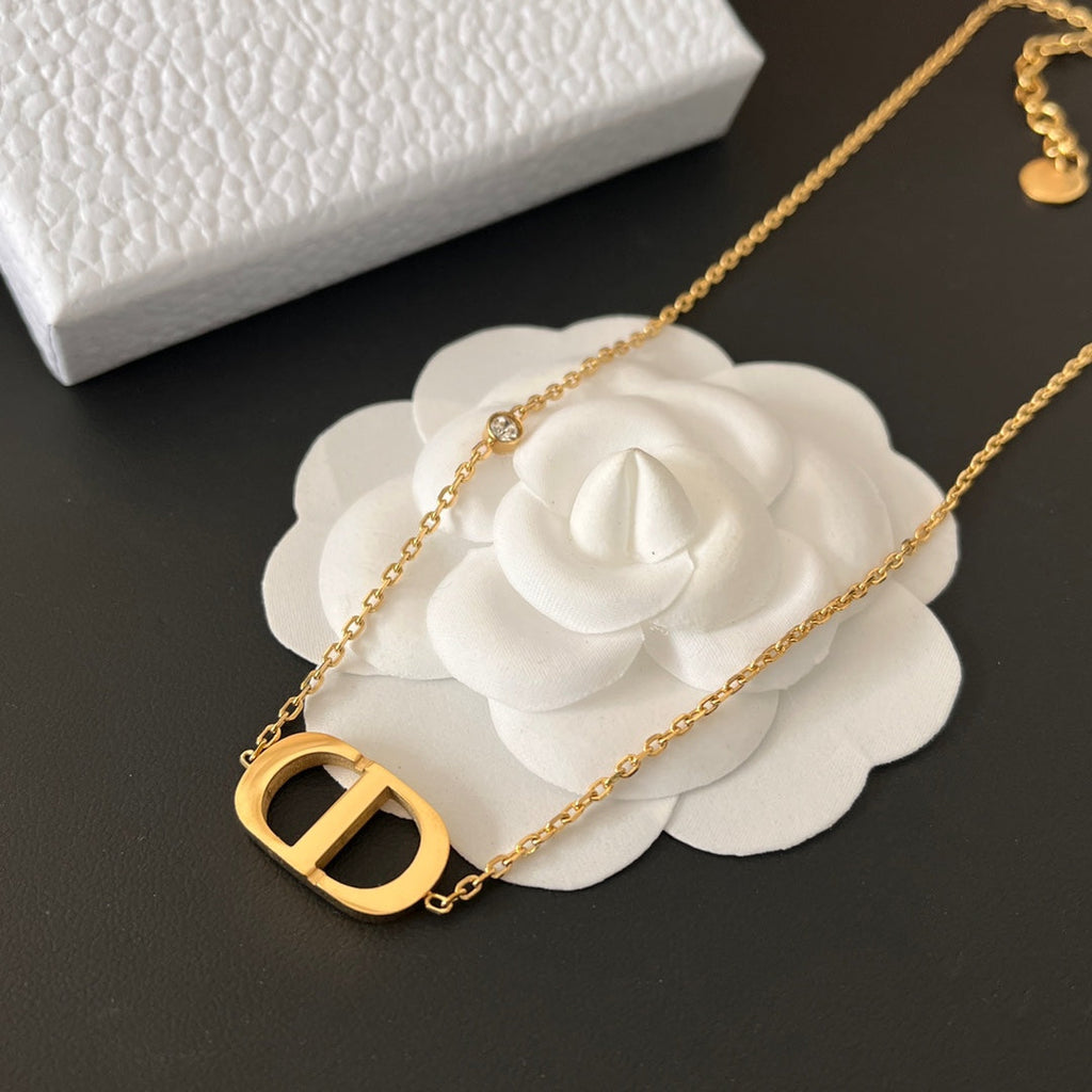 Fashionable simple letter necklace